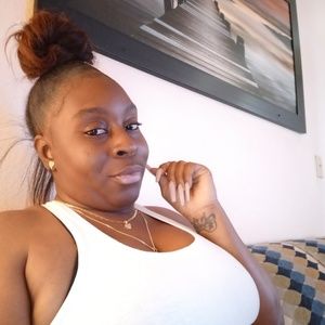 Meet your Posher, Dominique